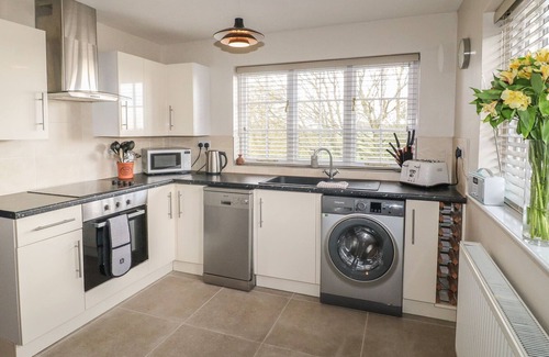 Croxton Kerrial Cottage | PADDOCK VIEW COTTAGE, pet friendly, with a garden in Vale Of Belvoir