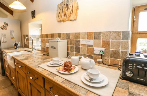 Fremington Cottage | PADLEY BARN, family friendly, character holiday cottage in Hurst