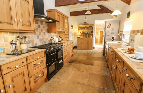 Fremington Cottage | PADLEY BARN, family friendly, character holiday cottage in Hurst