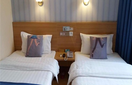 Yining Hotel | Pai Hotel Yining Huarui International Commerce And Trade City
