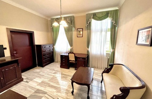 Jiloviste Hotel | Palace Inn