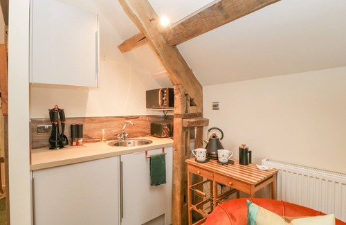 Hereford House | PALACE STUDIO, pet friendly, character holiday cottage in St Weonards