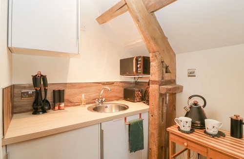 Hereford House | PALACE STUDIO, pet friendly, character holiday cottage in St Weonards