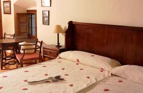 Torrejon El Rubio Hotel | Palacio Viejo de Las Corchuelas