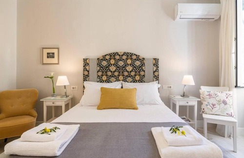 Old Town Apartment | Palazzino Leone - Corfu Old Town Liston Deluxe Apartment