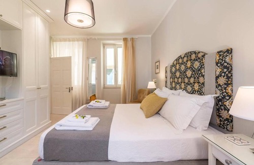 Old Town Apartment | Palazzino Leone - Corfu Old Town Liston Deluxe Apartment