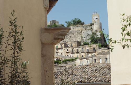 Modica Apartment | Palazzo degli Olivi - The Jasmine Terrace in the monumental area of Modica