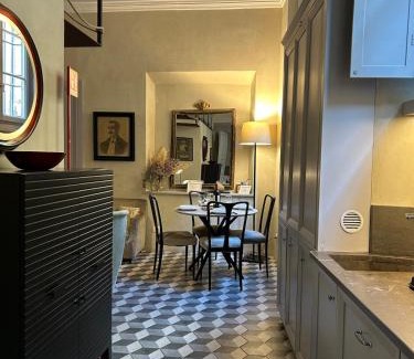 Sant' Ambrogio Apartment | Palazzo Mormorai