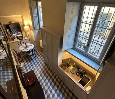 Sant' Ambrogio Apartment | Palazzo Mormorai