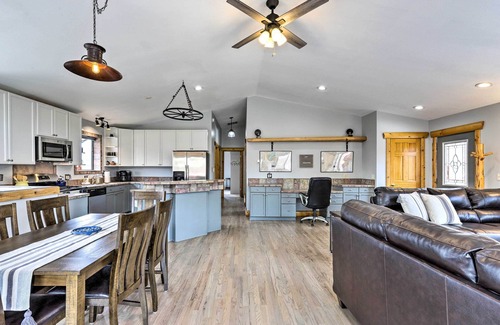 Palisade Cottage | Palisade Cottage on Orchard - Hike, Bike + More!