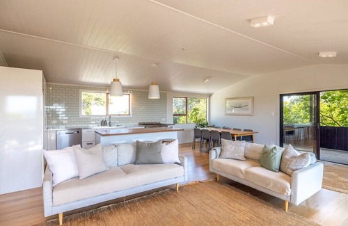 Palm Beach House | Palm Beach Panorama - perfect family holiday house with spa pool!