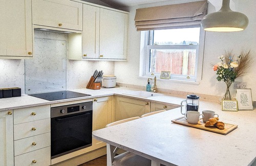 Etchinghill House | Palm Cottage - Cosy retreat