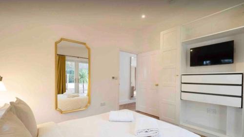 Etchinghill House | Palm Cottage