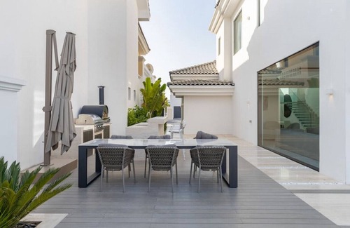 Palm Jumeirah Villa | Palm Jumeirah Paradise: 5BR Villa | Infinity Pool