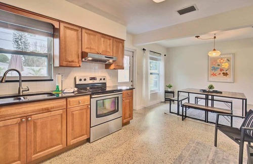 South Pinellas Community Council House | Palm Oasis 2/2 Serene Backyard Private Poolside