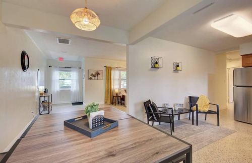South Pinellas Community Council House | Palm Oasis 2/2 Serene Backyard Private Poolside