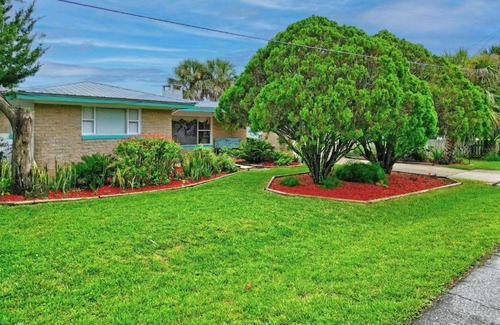 Flagler Beach House | Palm Paradise Waterfront Home - Flagler Beach - Dock - Pet Friendly - Close To The Beach
