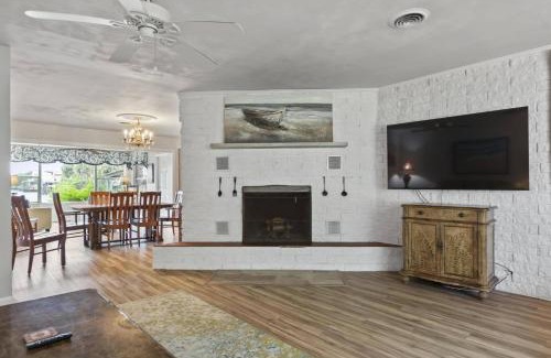 Flagler Beach House | Palm Paradise Waterfront Home - Flagler Beach - Dock - Pet Friendly - Close To The Beach
