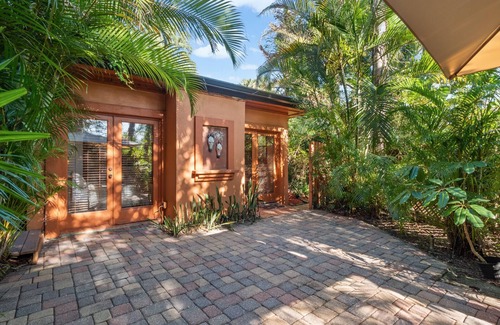 Northwest Orlando House | Palm Room at Bliss House