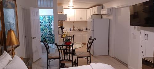 Palm Springs House | Palm Springs 3-Bedroom 2-Bath 5 Miles to the Beach