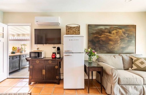 Tahquitz River Estates Apartment | Palm Springs First 420 LGBTA Shiloh Pet-Friendly near downtown