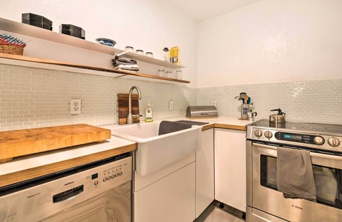 Racquet Club West Apartment | Palm Springs Retreat w/Pool Access & Valley Views