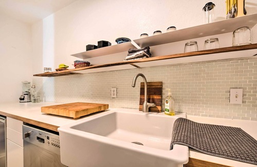 Racquet Club West Apartment | Palm Springs Retreat w/Pool Access & Valley Views