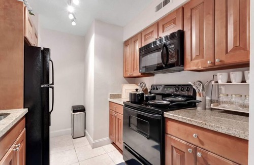 SoHo Apartment | Palma ceia 2417D · Pool | gym | FREE parking | Luxury in heart of TPA