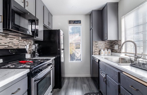 Palmdale Condo | Palmdale Prime : Pool & Comfort