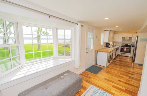 Barrington House | Palmer River All-Season Waterfront Cottage w/Dock & Views