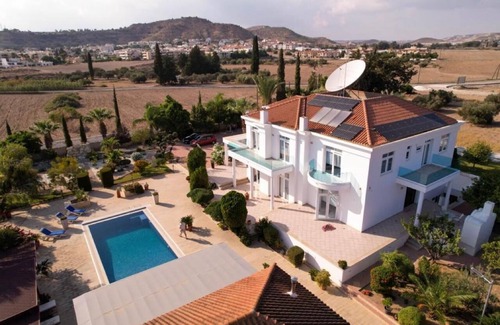 Oroklini Villa | Palmera Mansion