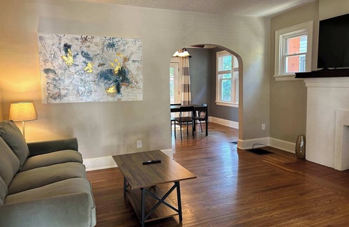 Roselawn Finance House | Palmetto 2 Bed Family House in Cincy near Oakley