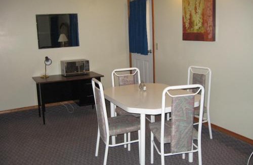 Medicine Hat Hotel | Pals Motel and RV Park
