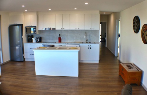 Pambula Beach House | Pambula Beach Holiday Retreat - 2 Queen bedrooms, 12pm checkout