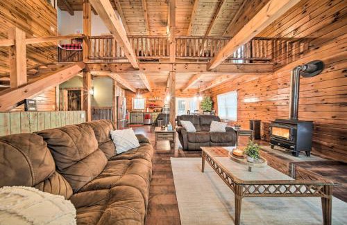 Niobe House | Panama Cabin on 36 Acres with Hot Tub and Trails!