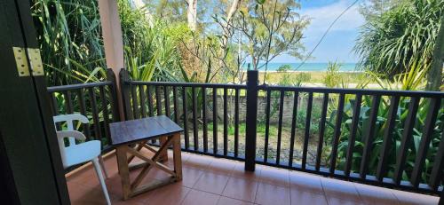 Kampung Penarik Resort | Pandan Laut Beach Resort