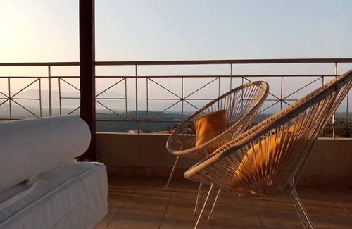 Kournas House | Panorama House, in Kournas, 7 min to sea, 4 min to taverns, views, E-working