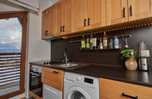 Shiligarnika Apartment | Panoramic 2 Bedroom Cabin Retreat Japanese Style