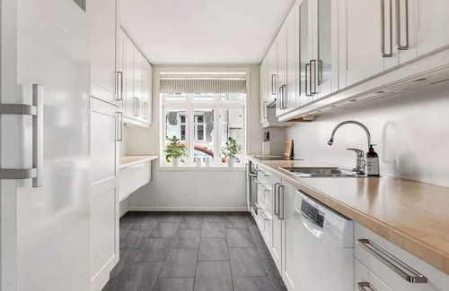 Bergenhus Apartment | Panoramic City Views Just 600m From Bryggen!