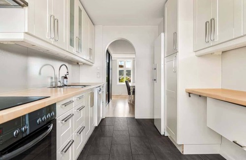 Bergenhus Apartment | Panoramic City Views Just 600m From Bryggen!