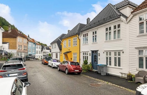 Bergenhus Apartment | Panoramic City Views Just 600m From Bryggen!