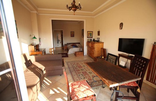 Orszagut Apartment | Panoramic Hideaway in Central Buda