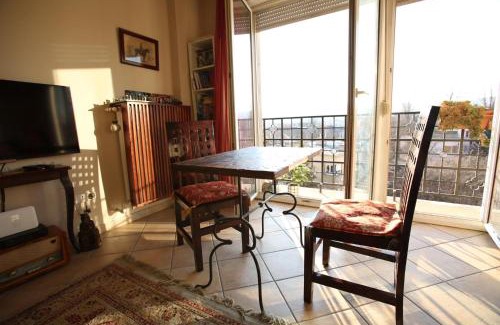 Orszagut Apartment | Panoramic Hideaway in Central Buda