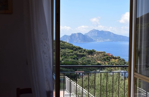 Schiazzano House | Panoramic house with furnished garden and view of Capri