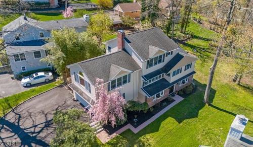 Watchung House | Panoramic Lakeview Suite Ultimate Comfort and Serenity