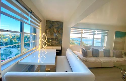 North Bay Village Apartment | Panoramic luxurious waterfront one bedroom apartment with Miami skyline view Free parking 5min drive to Miami Beach