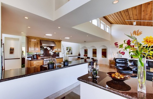 La Jolla Mesa House | Panoramic Ocean, Bay and City View with Garden!