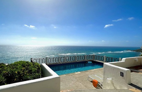 Slob Villa | Panoramic Oceanfront Views in Paradise