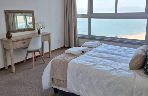 Strand Apartment | Panoramic Seaview @ Strand