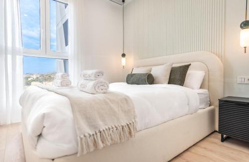 Palma-Palmilla Apartment | Panoramic skyrise on the 20th floor by REMS